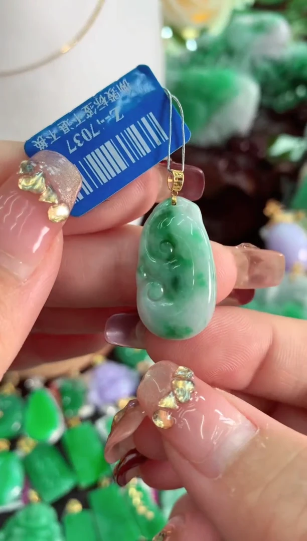 【闪购商品】翡翠吊坠(不含链)18K金镶嵌挂件