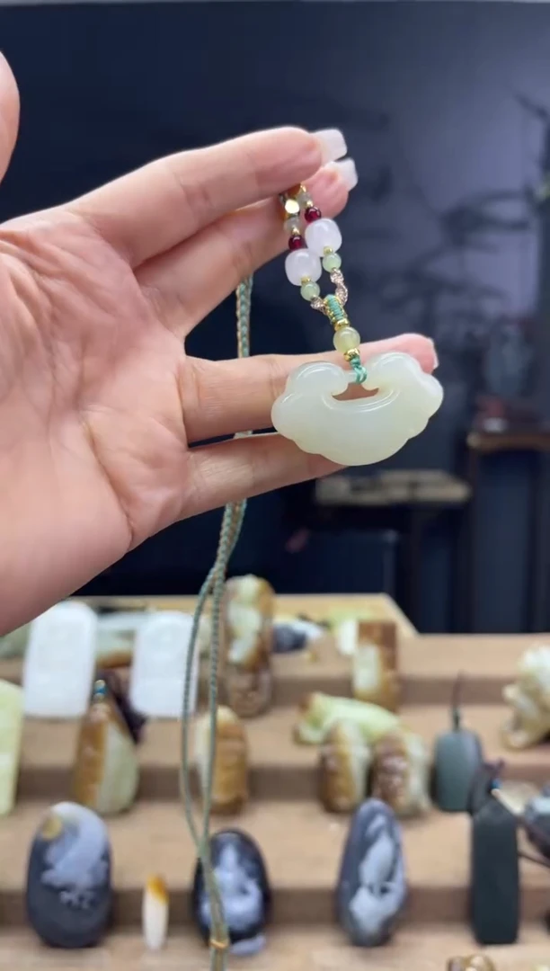 颈饰未镶嵌和田玉1