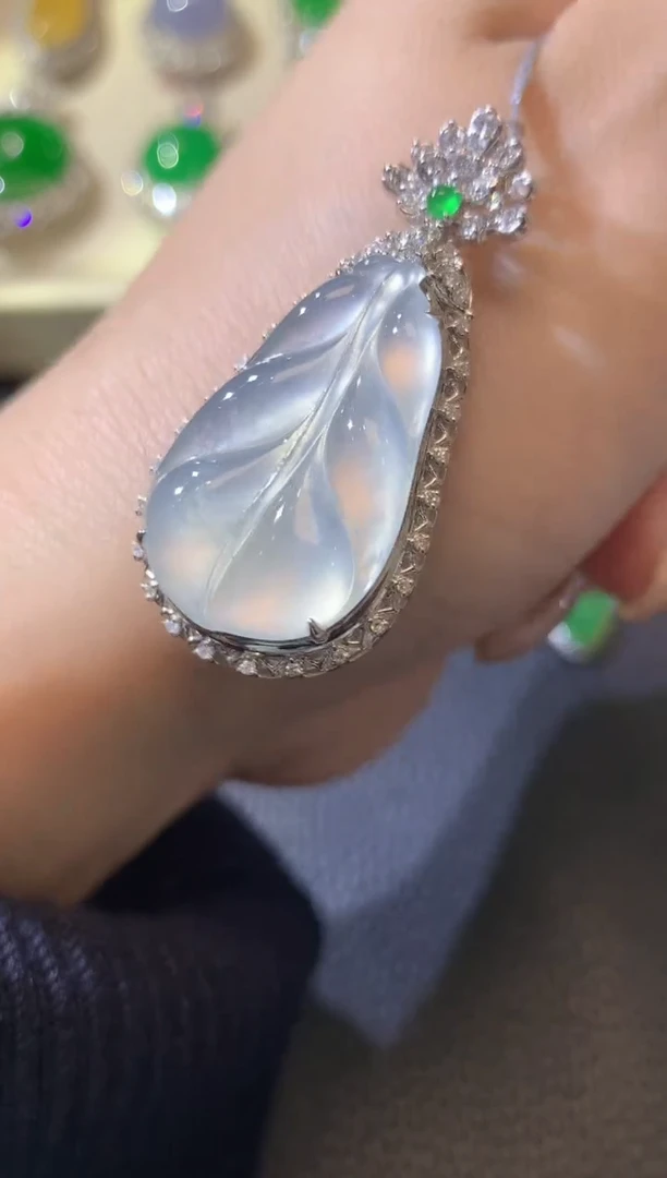 【闪购商品】翡翠吊坠(不含链)18K金镶嵌A28