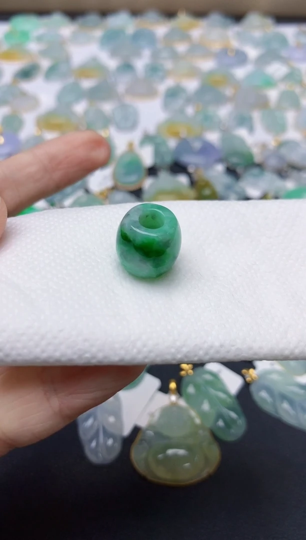 翡翠未镶嵌颈饰天然缅甸A货翡翠