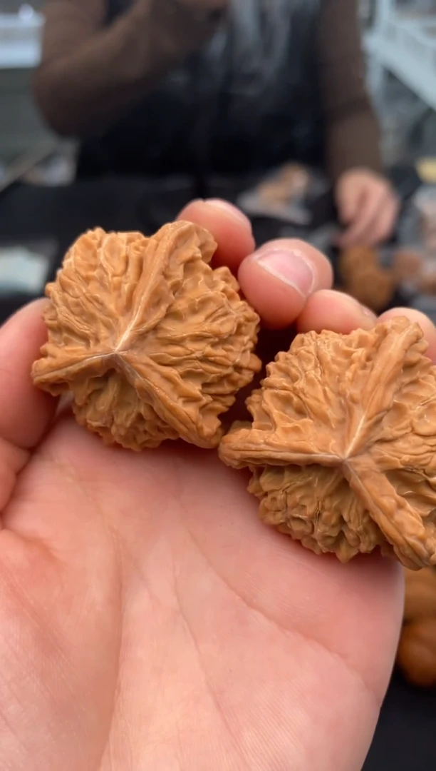 【闪购商品】文玩核桃把件盘山奔39-u335