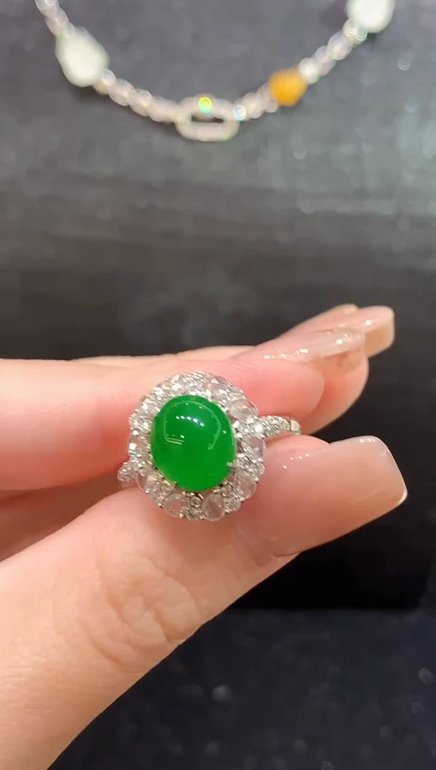 18K金镶嵌戒指翡翠诺****）多样性发其一