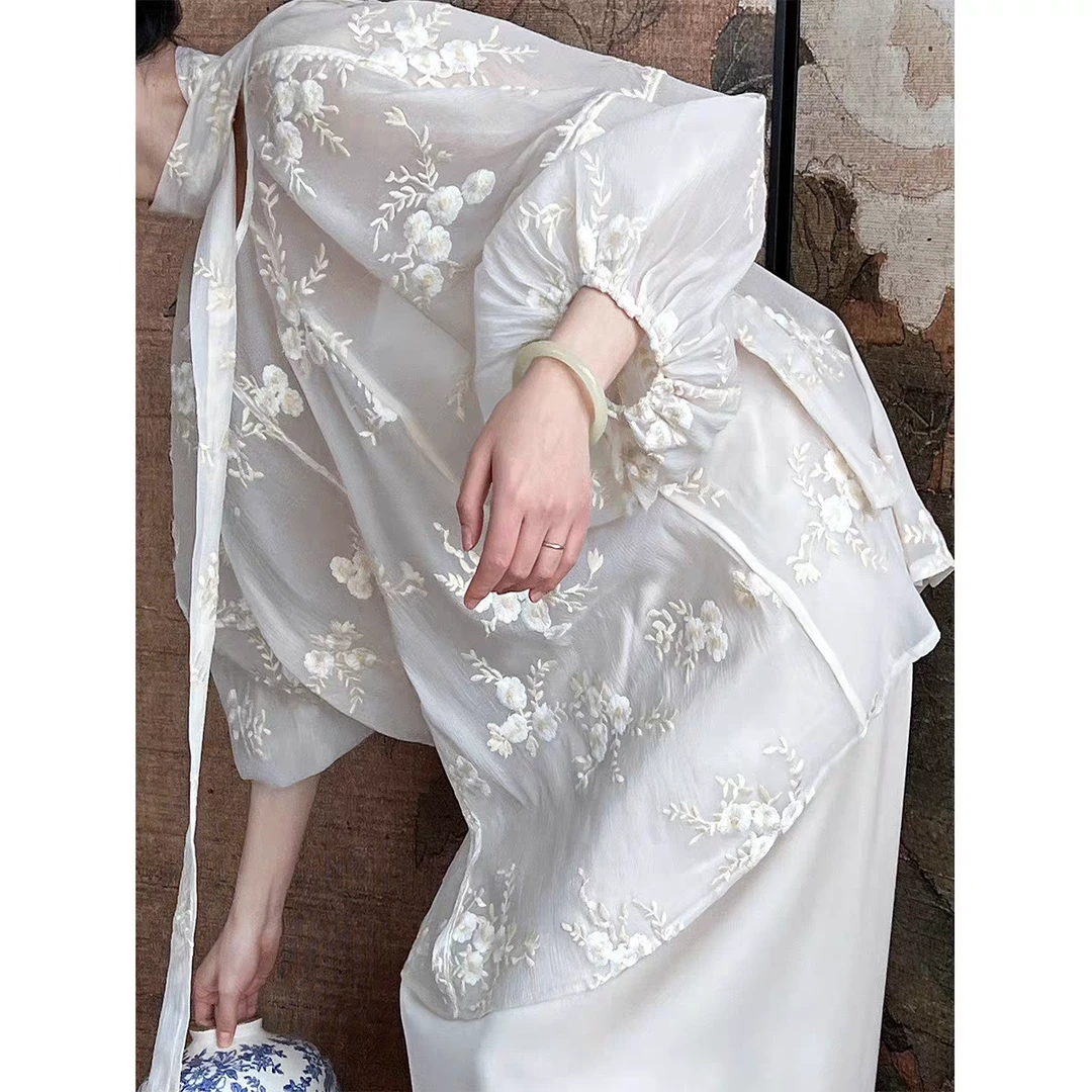 【露西艺术感】上衣+裙子灯笼袖花朵刺绣韩系薄款蕾丝绣花两件套