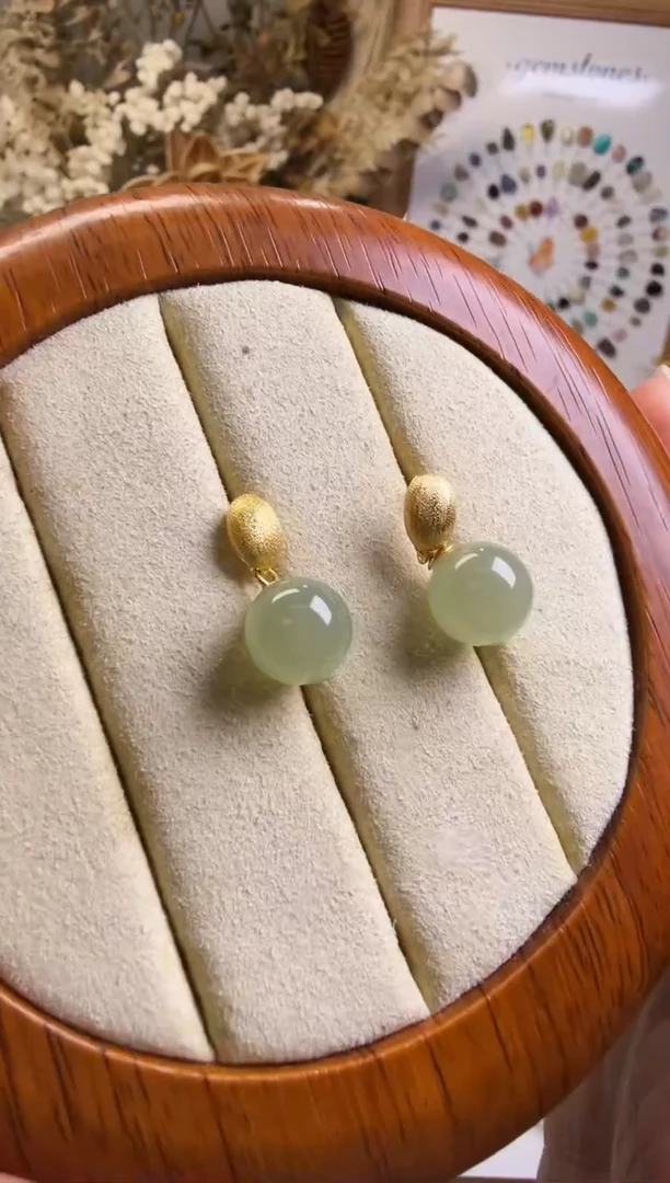水晶摆件未镶嵌耳钉
