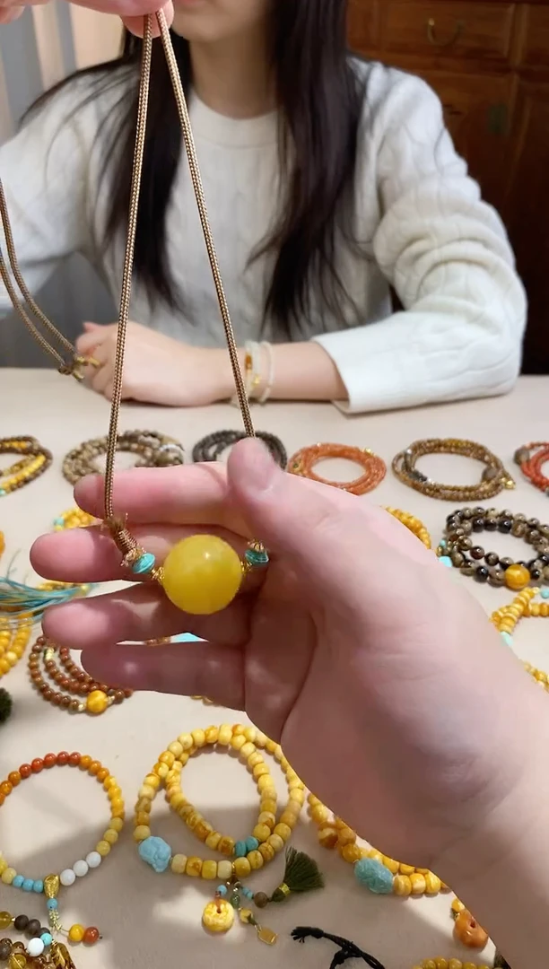 裸石琥珀未镶嵌锁骨珠