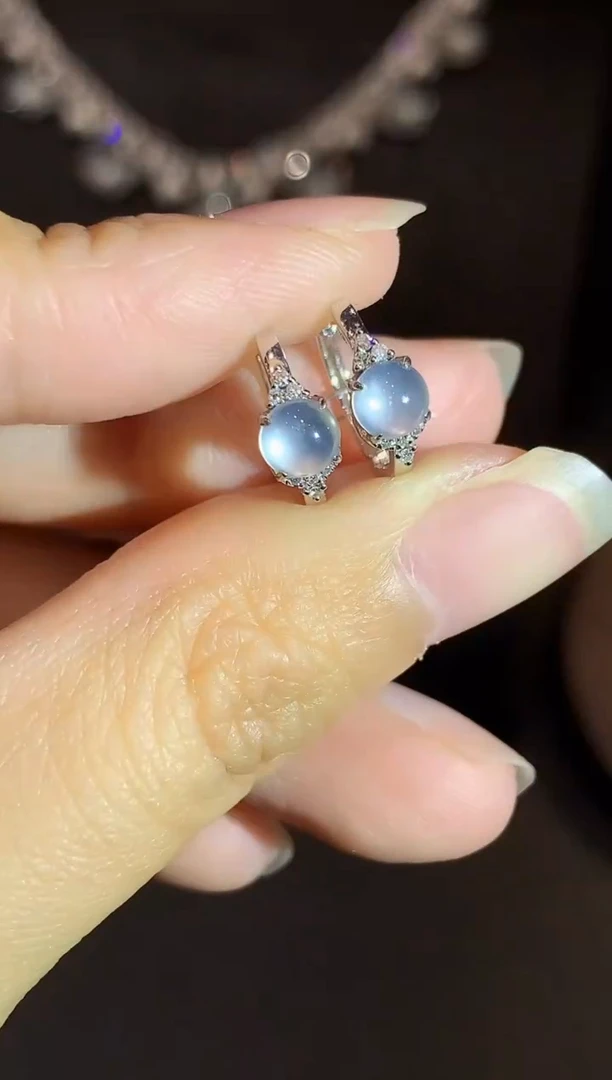 18K金镶嵌翡翠耳饰L多样性发其一