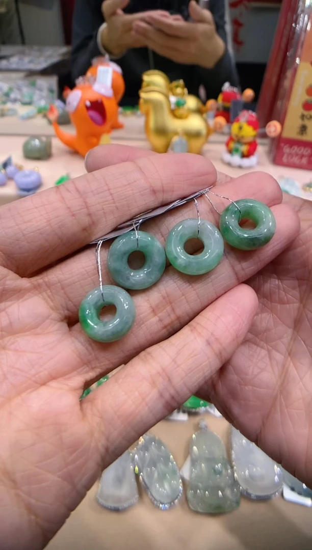 【闪购商品】翡翠吊坠(不含链)未镶嵌甜甜圈 多样性发其一