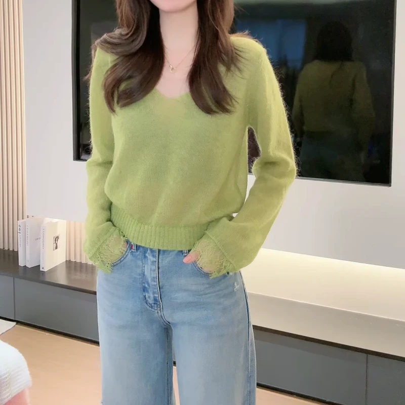 洋气绿色减龄显白v领毛衣蕾丝拼接长袖针织衫LK2501692