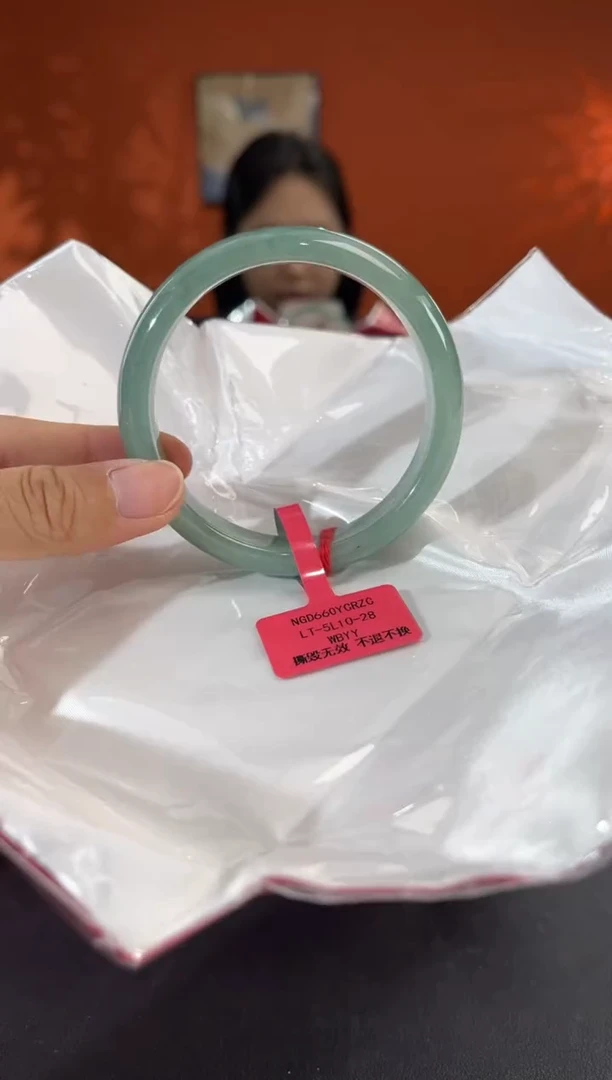 未镶嵌手镯翡翠2     58.2