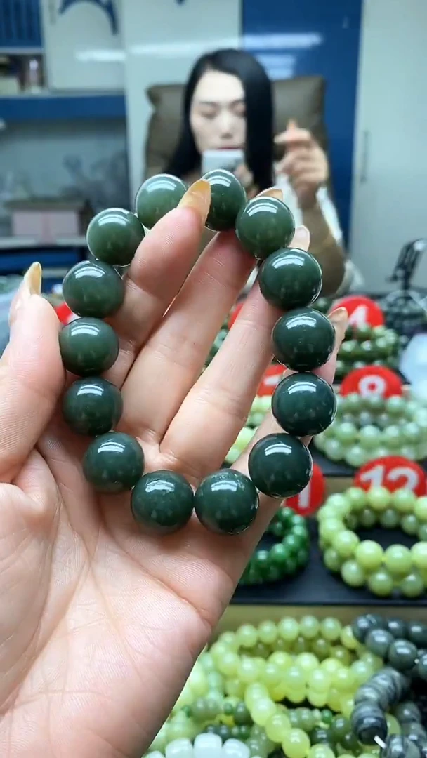 未镶嵌手串和田玉且末蓝孔雀蓝16有包容