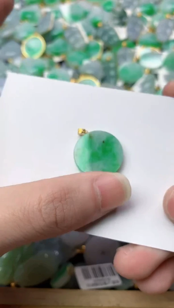 【闪购商品】翡翠颈饰18K金镶嵌26........