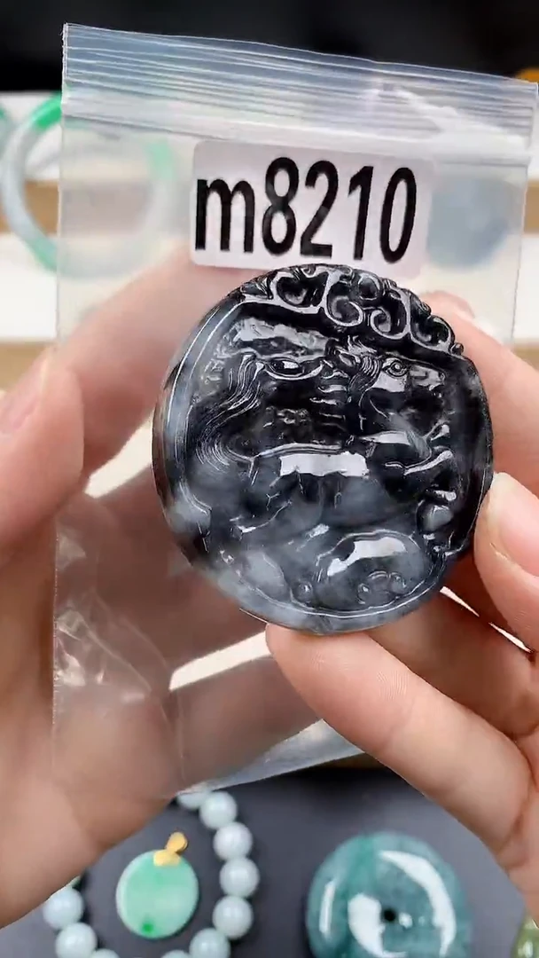 颈饰未镶嵌翡翠天然翡翠吊坠挂件