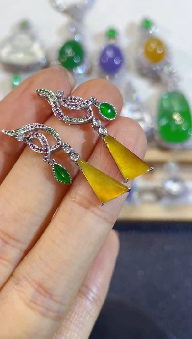 颈饰18K金镶嵌翡翠团购52