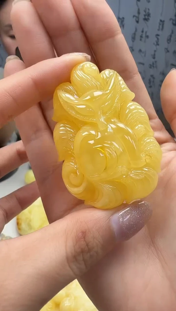 裸石琥珀未镶嵌如图
