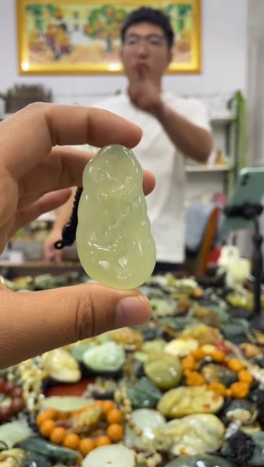 未镶嵌岫玉吊坠