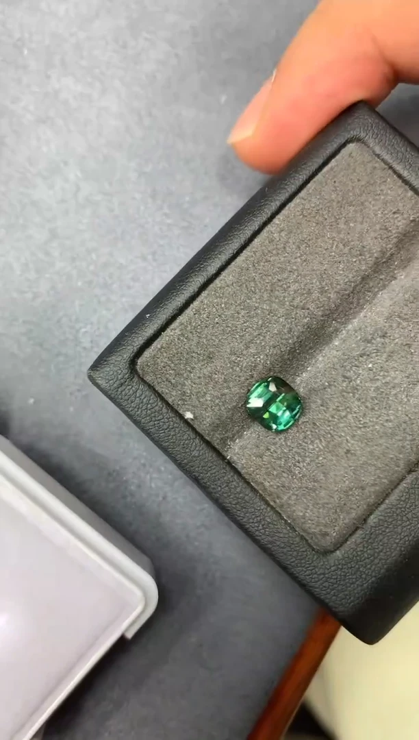 未镶嵌裸石碧玺1.82ct 77
