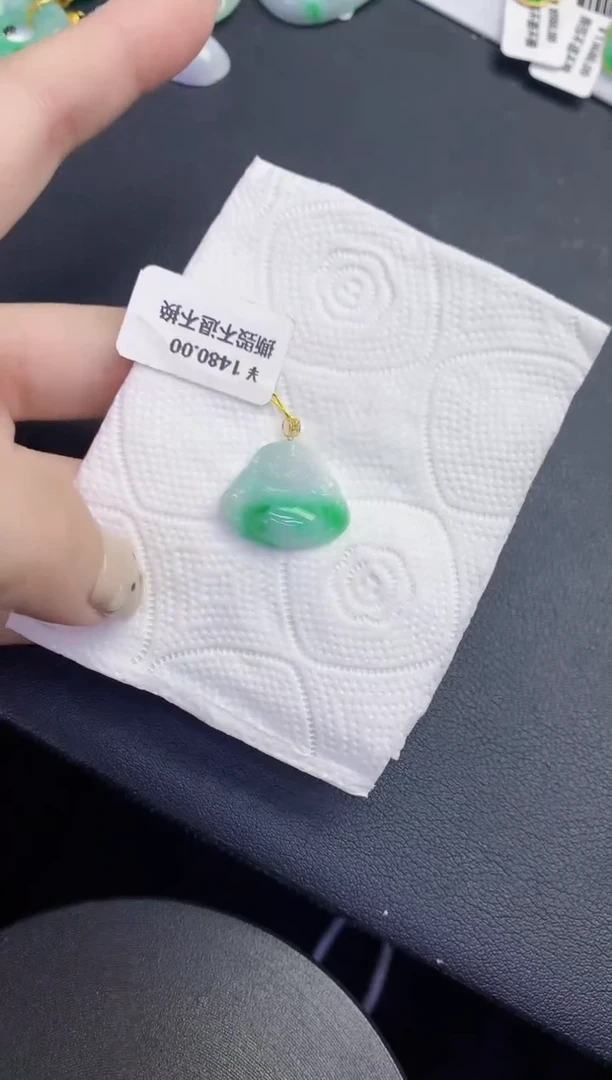 颈饰18K金镶嵌翡翠缅甸天然翡翠A货