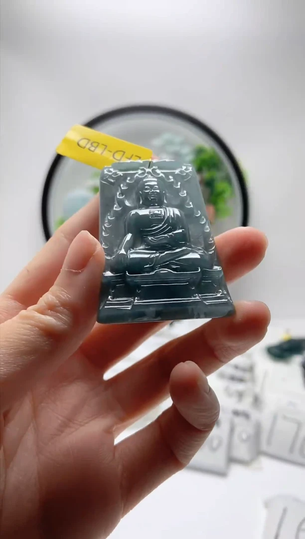 翡翠未镶嵌颈饰阿弥陀佛