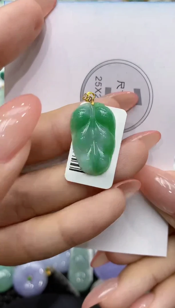 颈饰18K金镶嵌翡翠111111111111