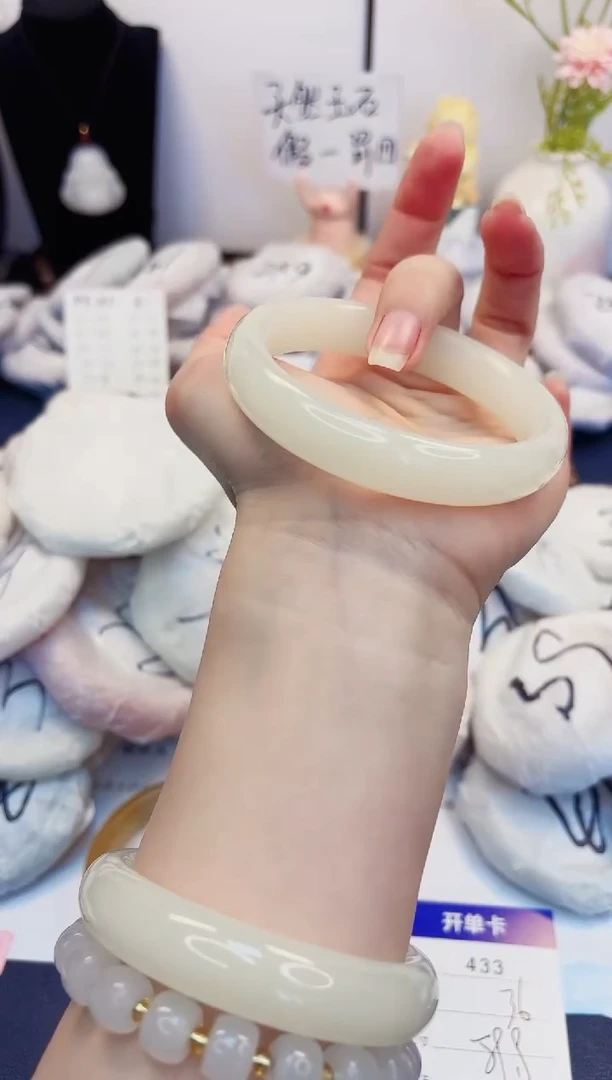 【闪购商品】石英质玉手镯未镶嵌433-玉兰白-圈口59