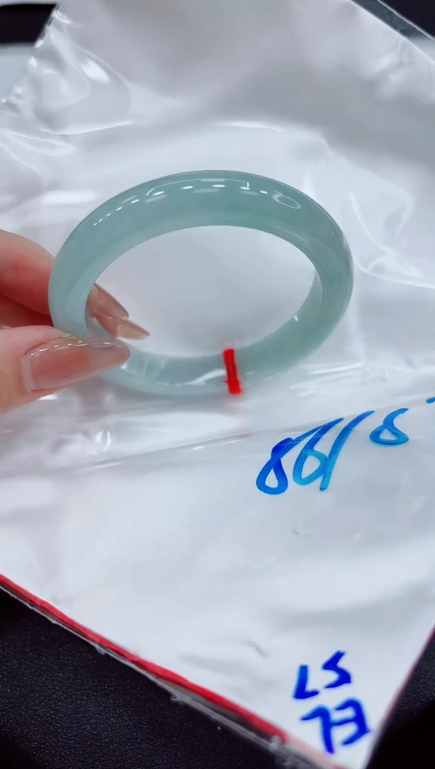 【闪购商品】翡翠手镯未镶嵌100000000