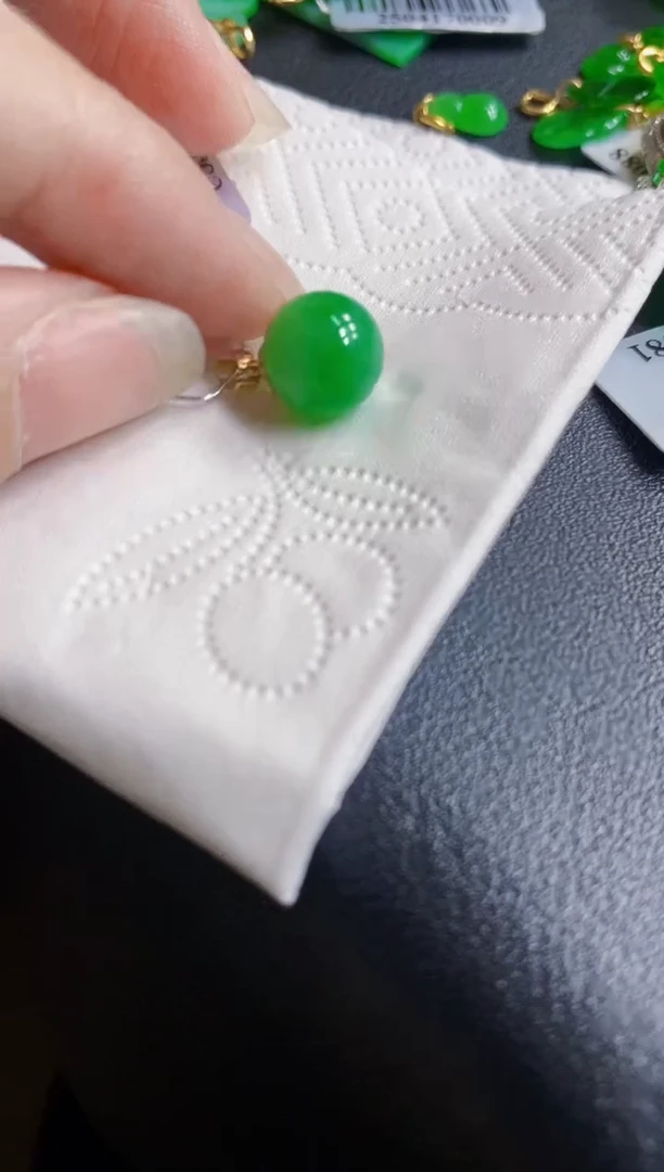 翡翠18K金镶嵌颈饰珠子