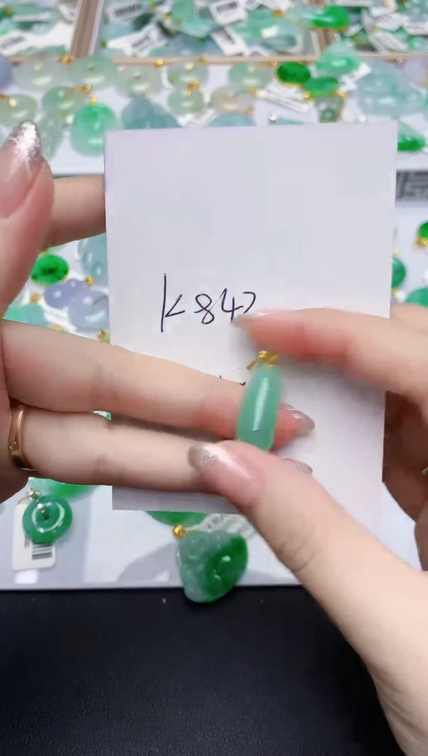 翡翠18K金镶嵌颈饰天然缅甸A货翡翠