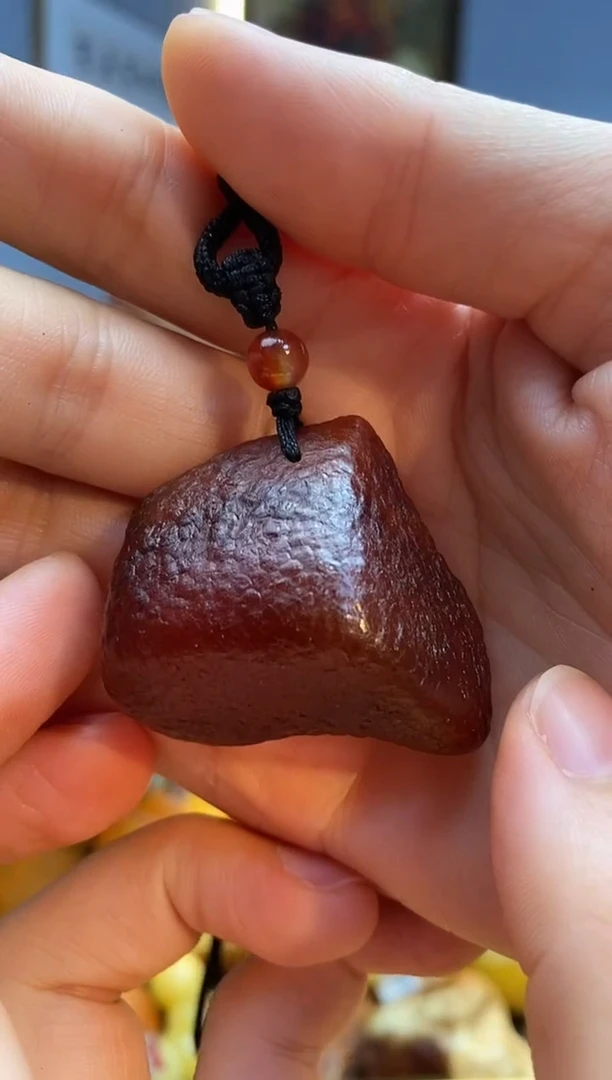 未镶嵌颈饰琥珀吊坠