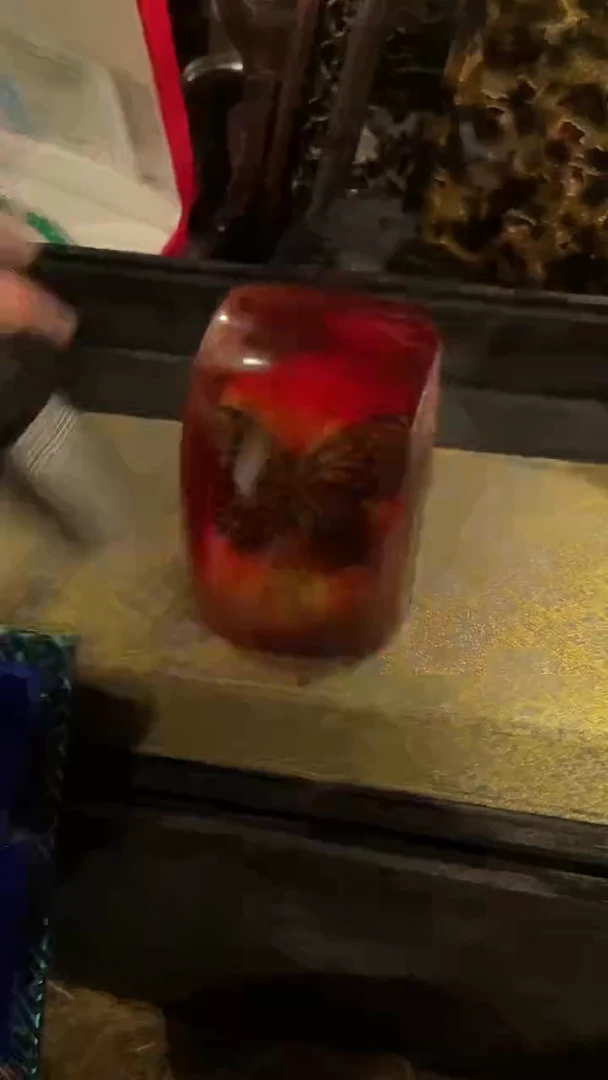 未镶嵌颈饰琥珀蝴蝶