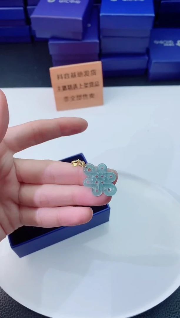 翡翠未镶嵌颈饰