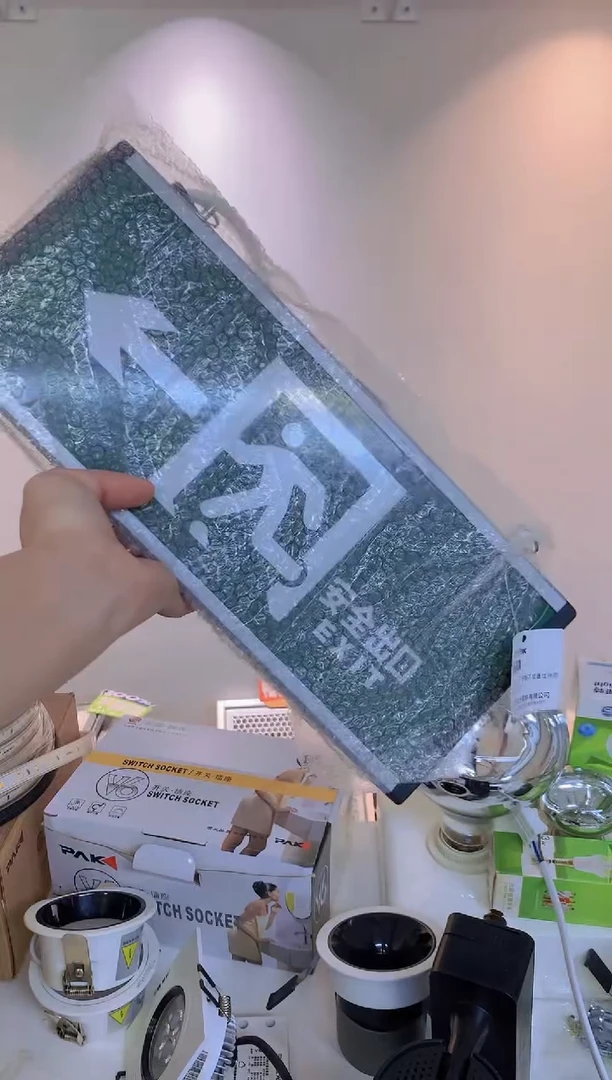 明装式LED消防应急标志灯具 新01款 悬挂式 单面跑向左