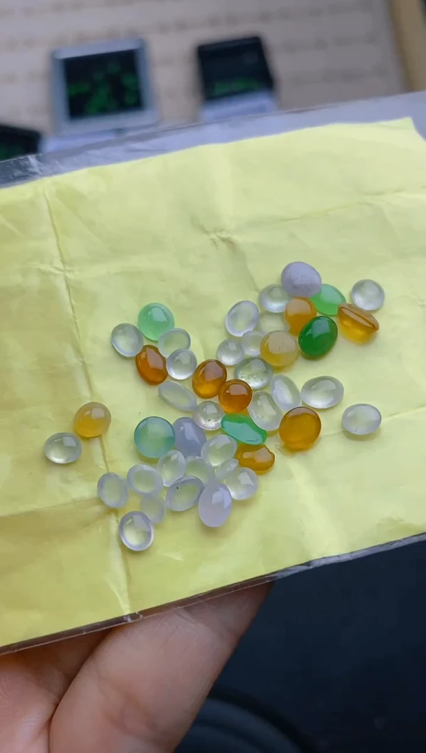 定制翡翠未镶嵌天然翡翠蛋面68