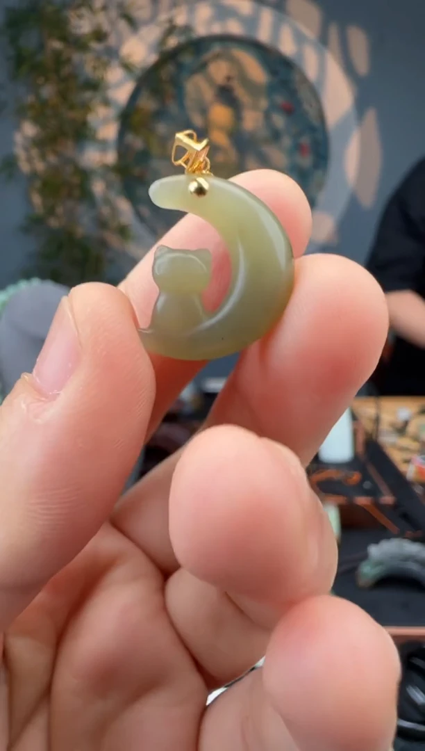 颈饰18K金镶嵌和田玉和田玉