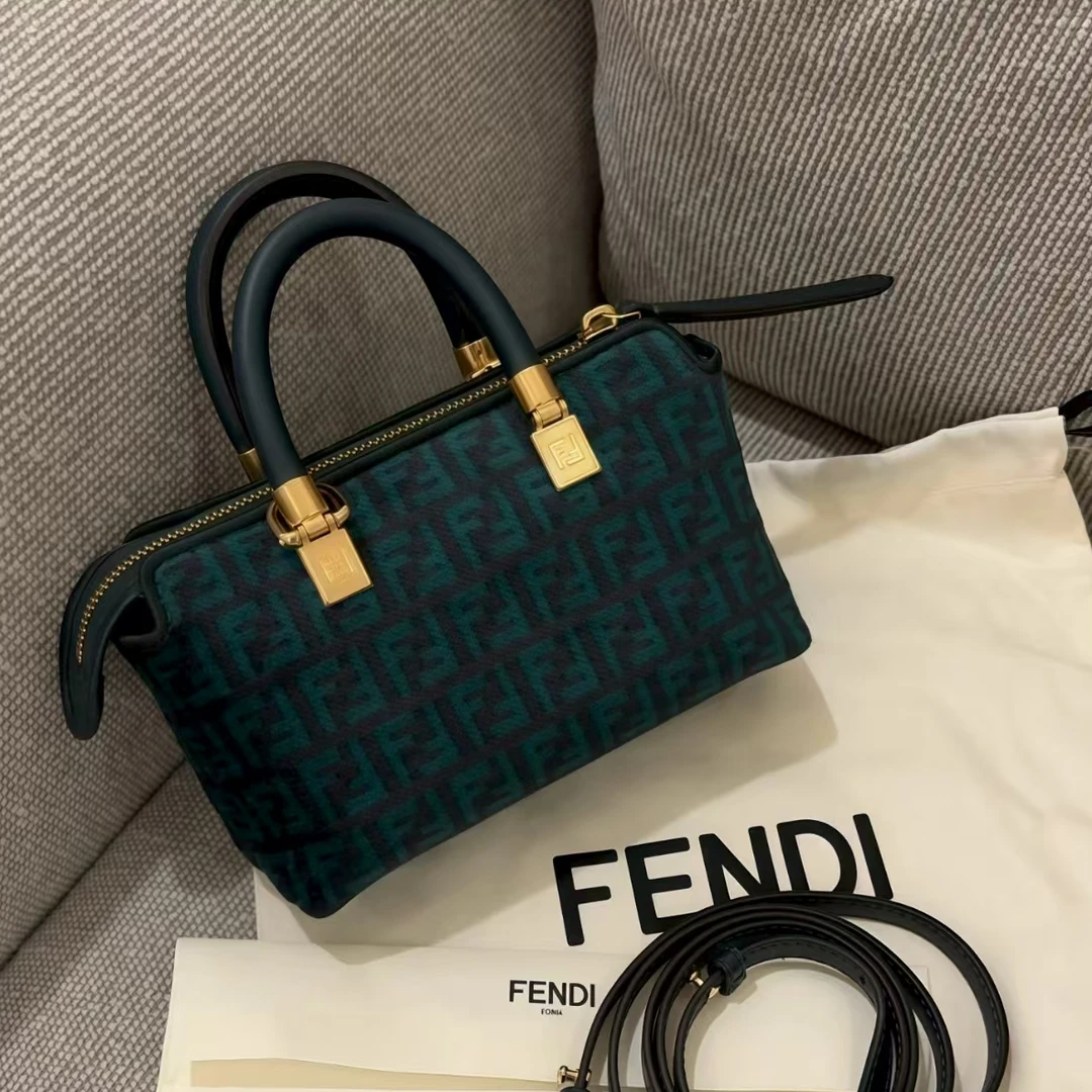 95新 FENDI/芬迪 小野专属 芬迪斜挎包 JK1667