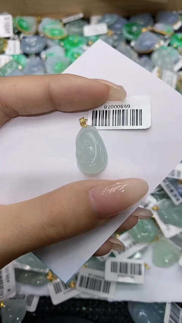 翡翠18K金镶嵌颈饰111111111111