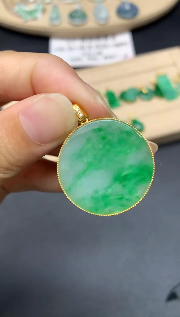 翡翠18K金镶嵌吊坠(不含链)无事牌【无服务费】