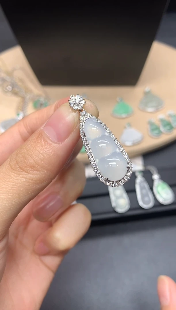 【闪购商品】翡翠吊坠(不含链)银S925镶嵌福豆【多样性发其一】