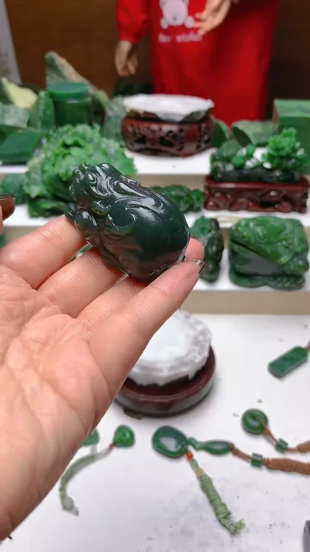未镶嵌和田玉（青玉）摆件随机发货1
