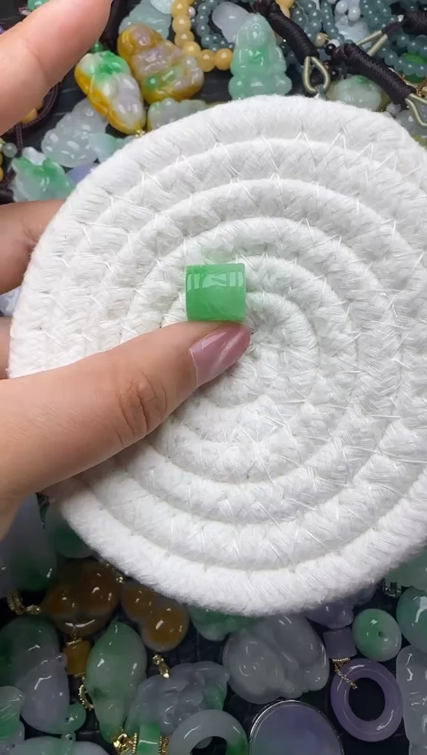 颈饰未镶嵌翡翠缅甸翡翠吊坠