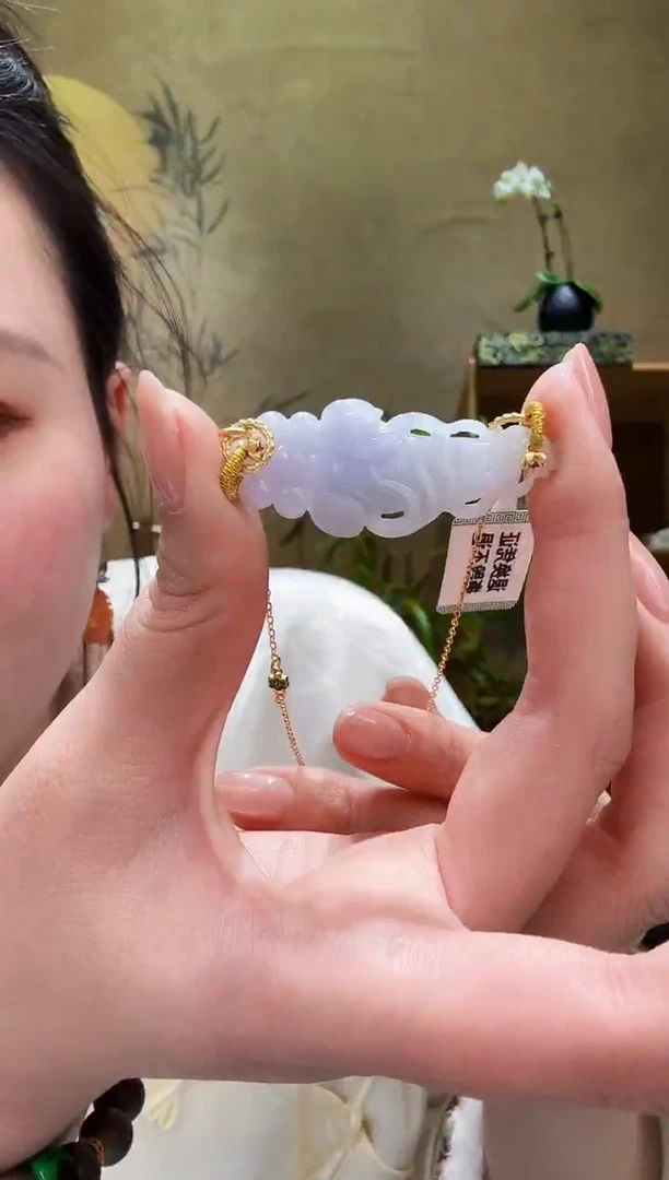 颈饰未镶嵌翡翠吊坠