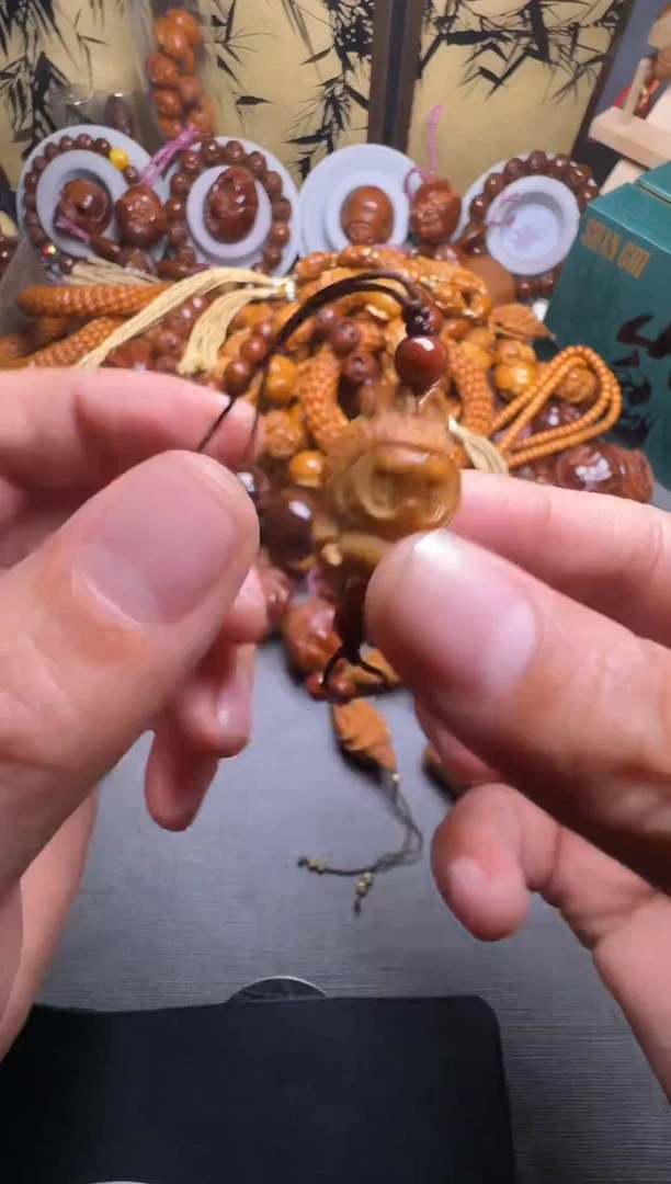 手串橄榄核拉布布一个