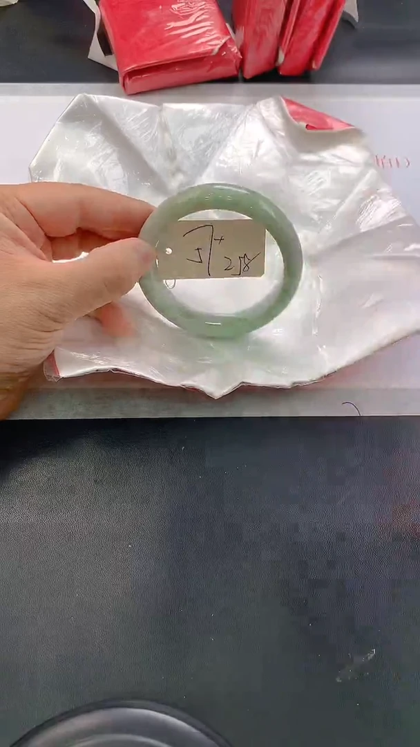 未镶嵌手镯翡翠258