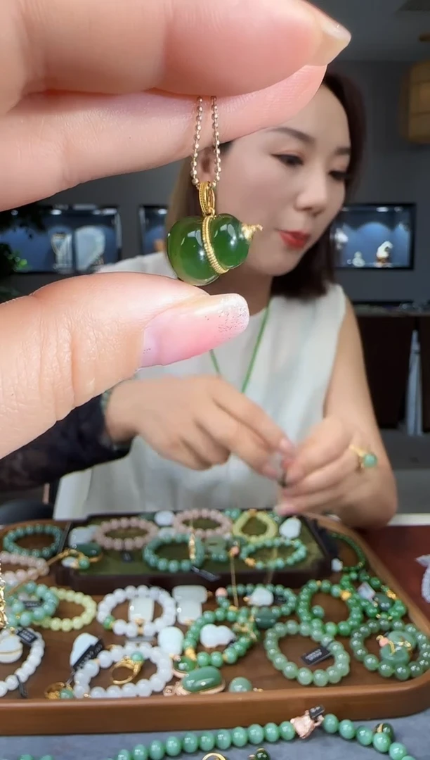 和田玉18K金镶嵌吊坠(不含链)1