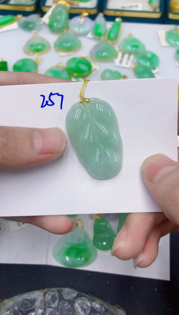 颈饰18K金镶嵌翡翠111111