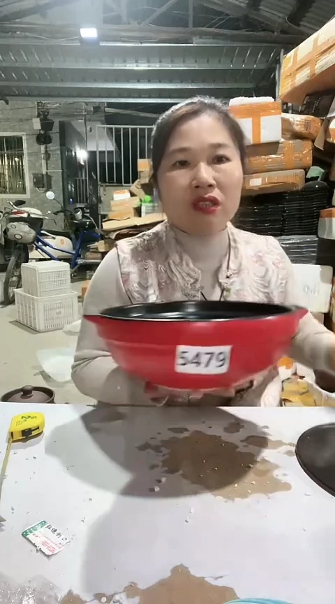 陶瑕疵不圆红色浅煲不带盖5479