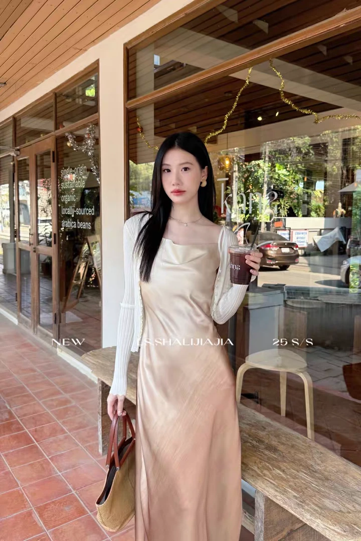 法式高级感缎面吊带渐变露背长裙春夏季新款修身显瘦轻奢气质时尚