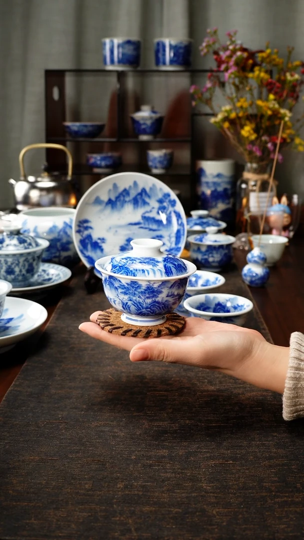 印****生景德镇手工手绘满工山水两才盖碗