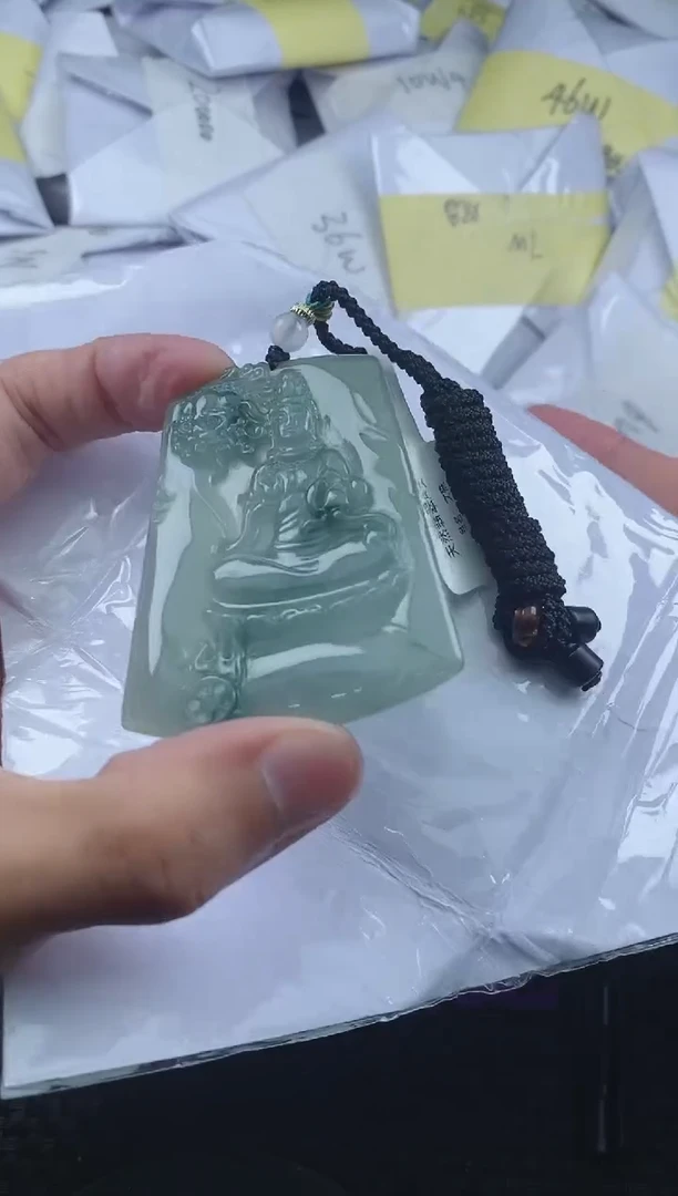 翡翠未镶嵌颈饰