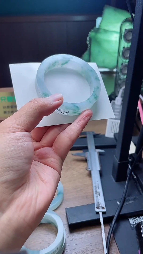 未镶嵌手镯定制翡翠阿*定制