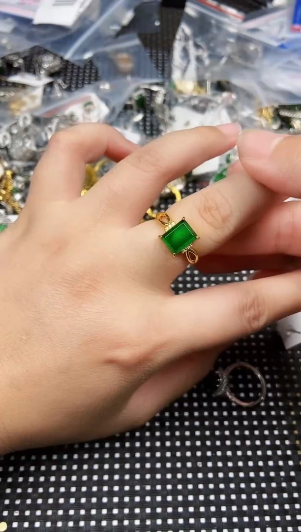 翡翠未镶嵌耳饰1111111111